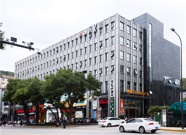 商業廣場.jpg
